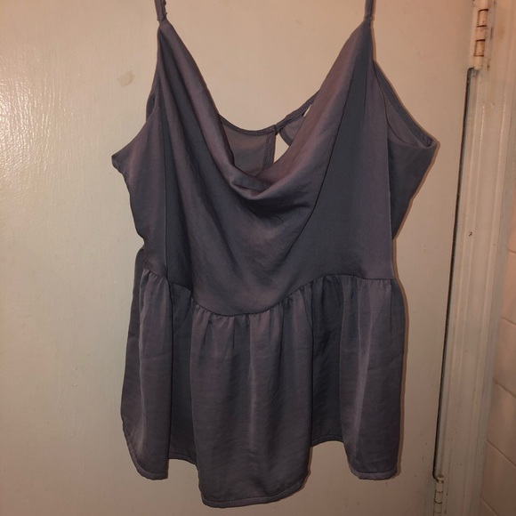 🦅 2 AE TOPS NEW W/ PRICE TAGS 🏷 - Picture 5 of 8